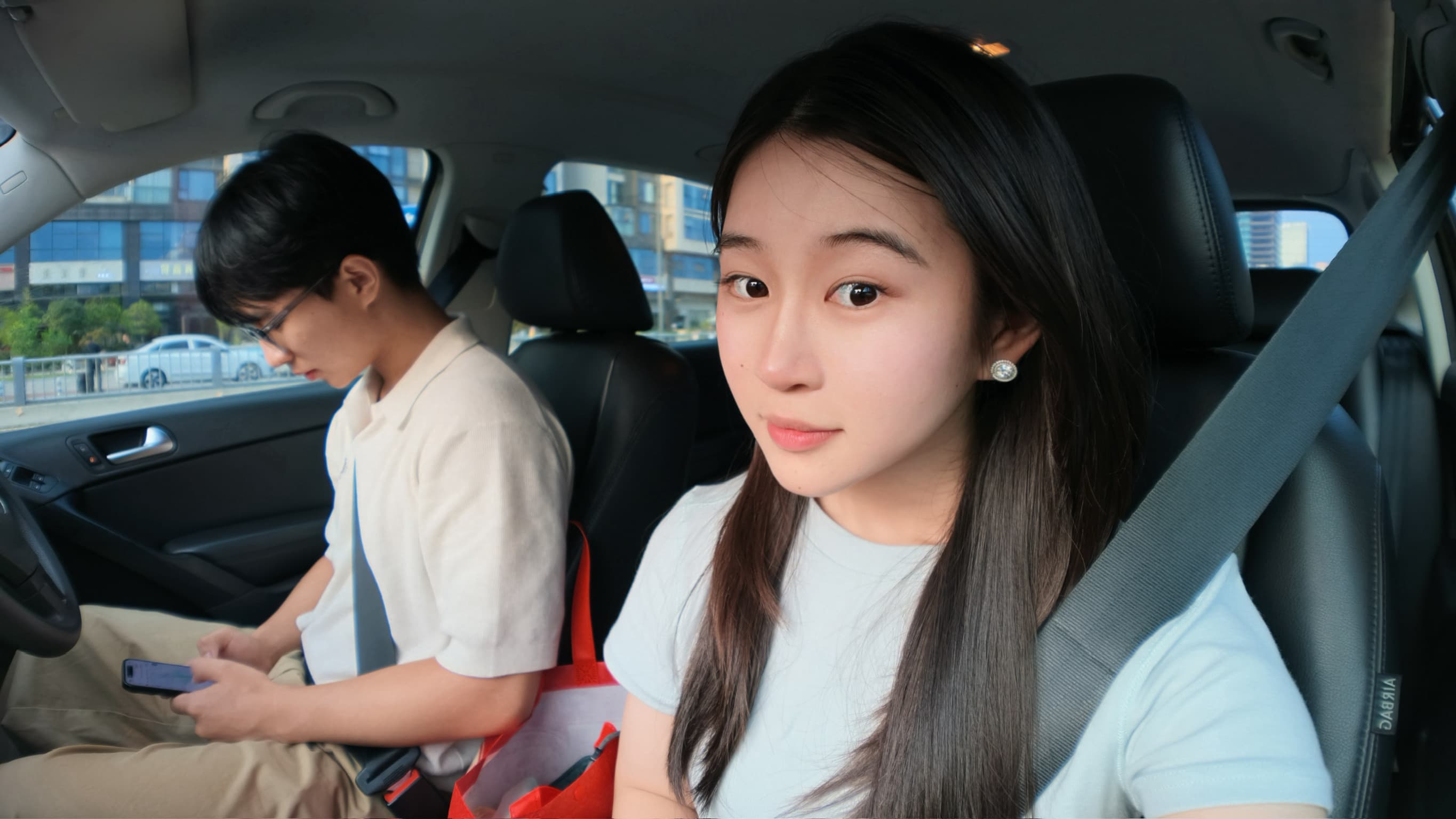 一直坐我的副驾？