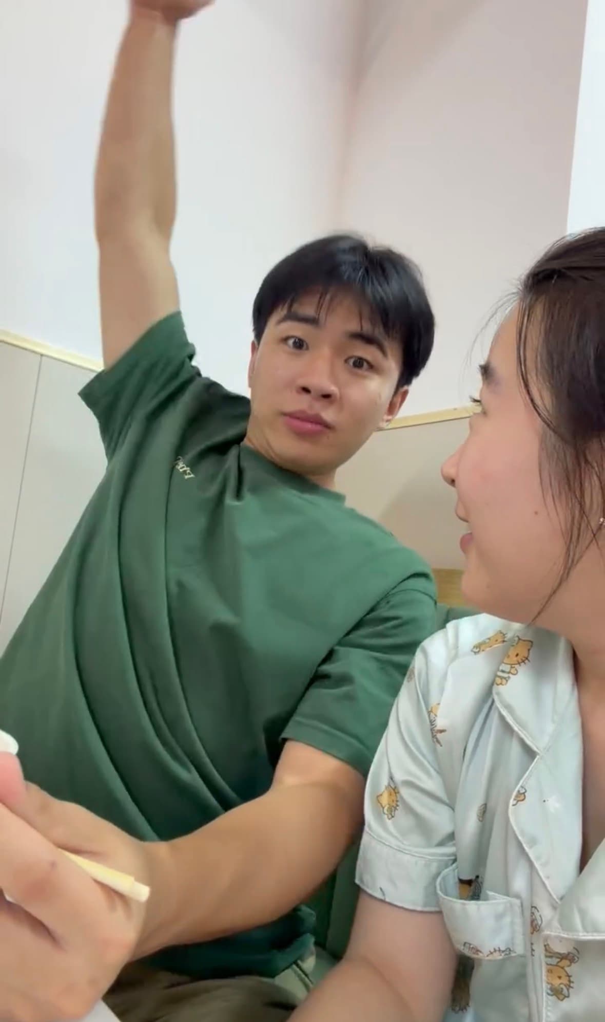 “到！”